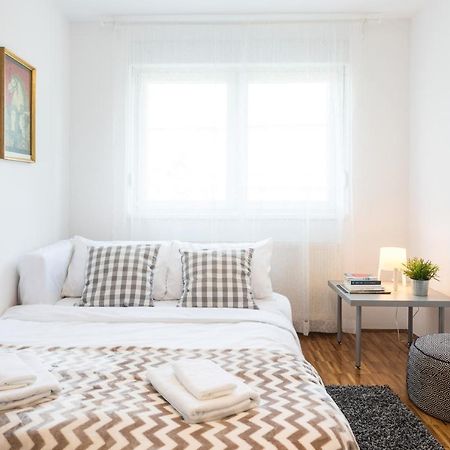 Spacious 2Bdr Apartment - Free Parking Загреб Екстериор снимка