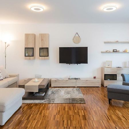 Spacious 2Bdr Apartment - Free Parking Загреб Екстериор снимка